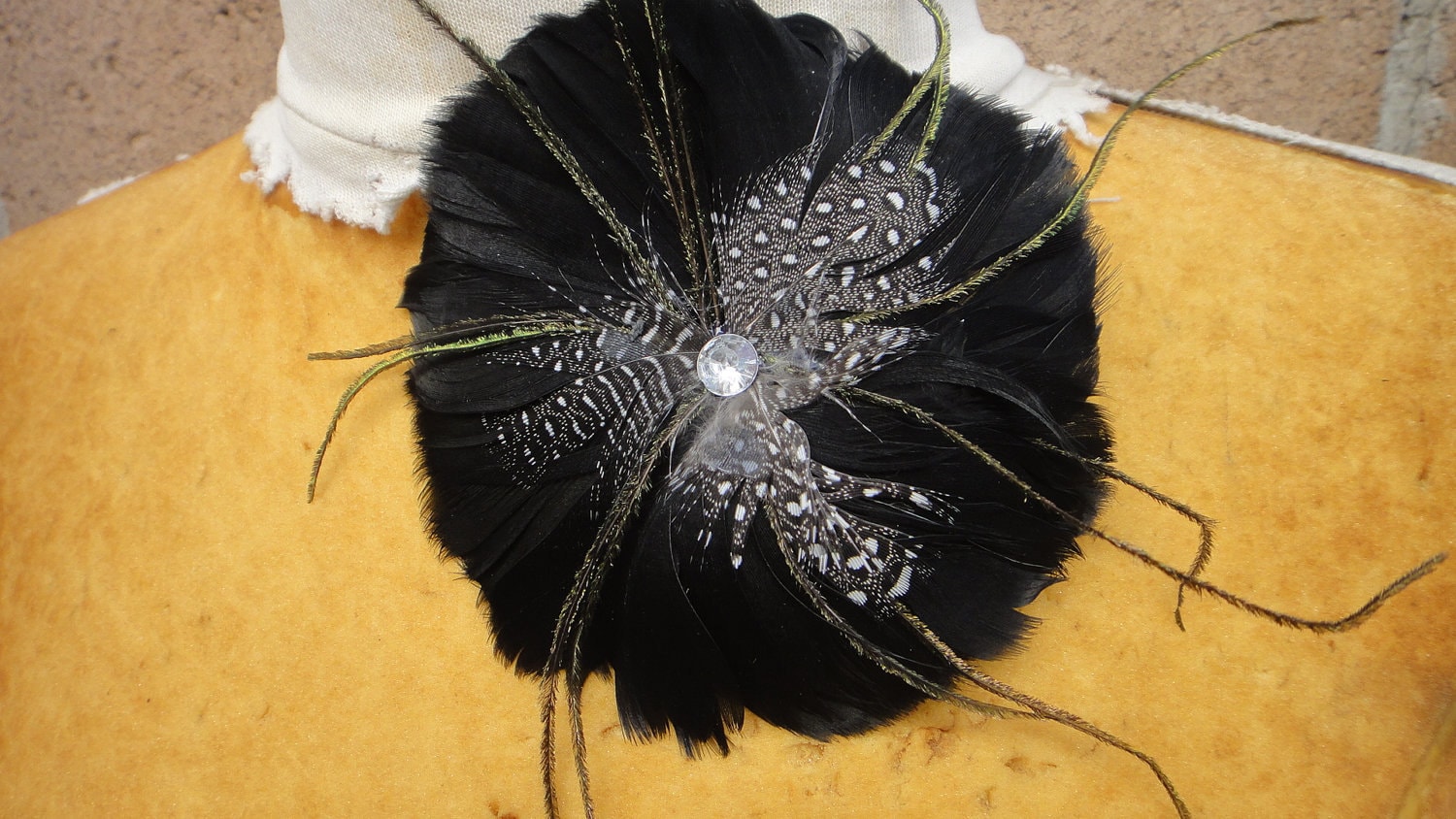 Niedliche Feder Applikation Mit Strassstein Und Clip Hinten Farbe Schwarz 1 Stück 10 cm Breit Niedliche Feder Applikation Mit Strassstein Und Clip Hinten Farbe Schwarz 1 Stück 10 cm Breit von CraftsWarehouseHub