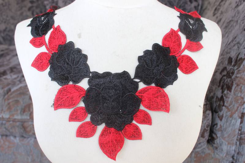Niedliche Gestickte Blume Applikation 1 Stück Angebot Rot Und Schwarz von CraftsWarehouseHub