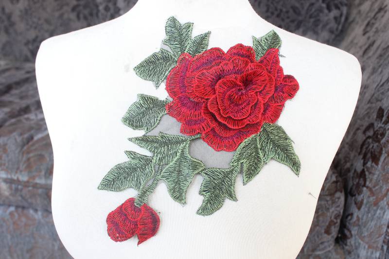 Niedliche Gestickte Blume Applikation 1 Stück Angebot Roten Farbe Niedliche Gestickte Blume Applikation 1 Stück Angebot Roten Farbe von CraftsWarehouseHub