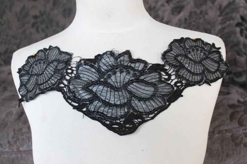 Niedliche Gestickte Blume Applikation Blak Farbe 1 Stück Angebot von CraftsWarehouseHub