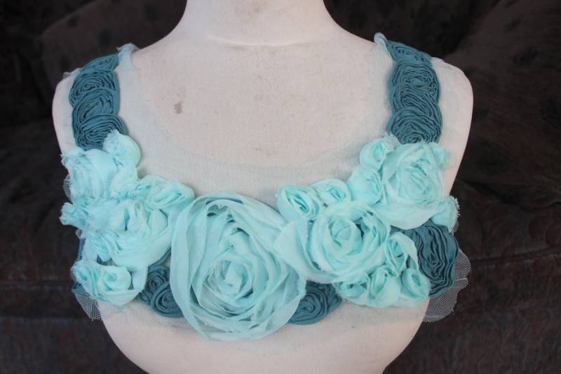 Süße Gestickte Blume Applikation von CraftsWarehouseHub