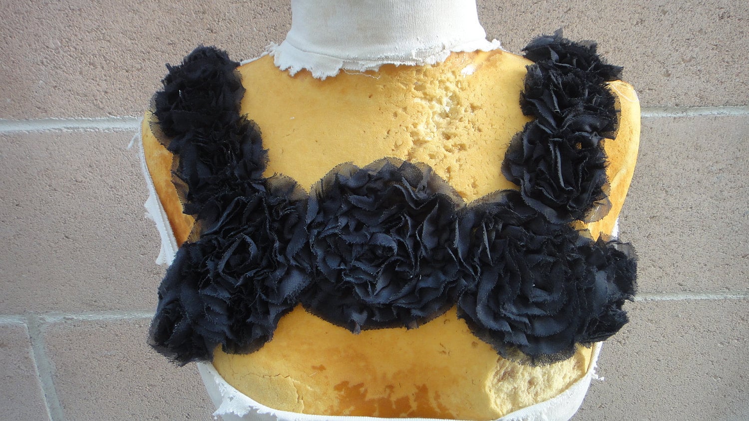 Niedliche Gestickte Chiffon Blume Applikation Schwarze Farbe von CraftsWarehouseHub