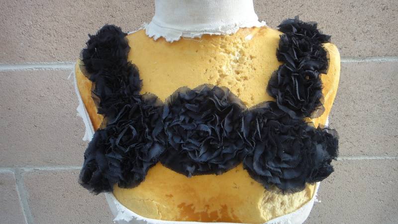 Niedliche Gestickte Chiffon Blume Applikation Schwarze Farbe von CraftsWarehouseHub