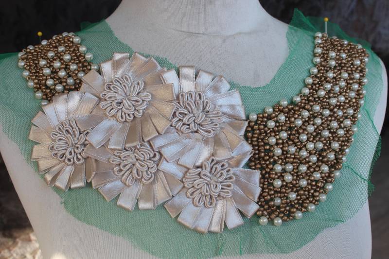 Niedliche Gestickte Und Mit Perlen Bestickte Applikation Blumen von CraftsWarehouseHub