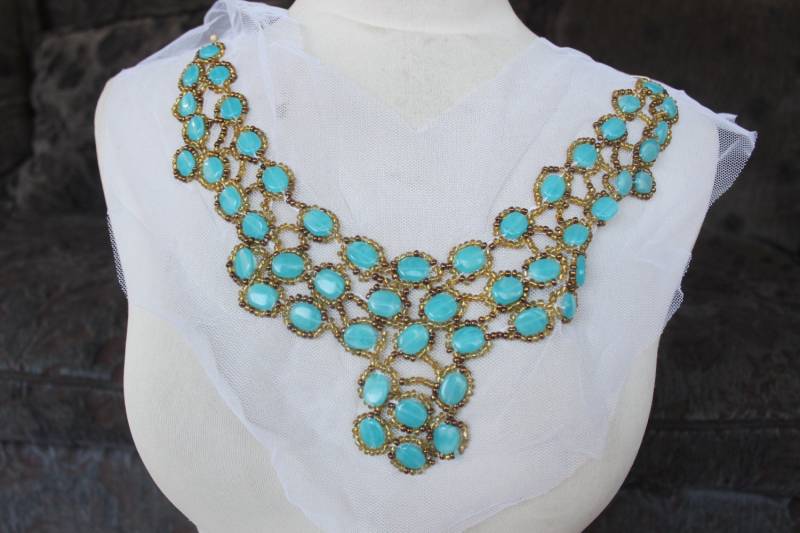 Niedliche Gestickte Und Perlenbesetzte Applikation Im Set von CraftsWarehouseHub