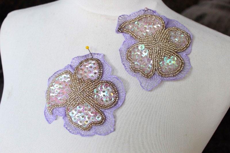 Niedliche Mit Perlen Verzierte Und Gestickte Blume Applikation von CraftsWarehouseHub