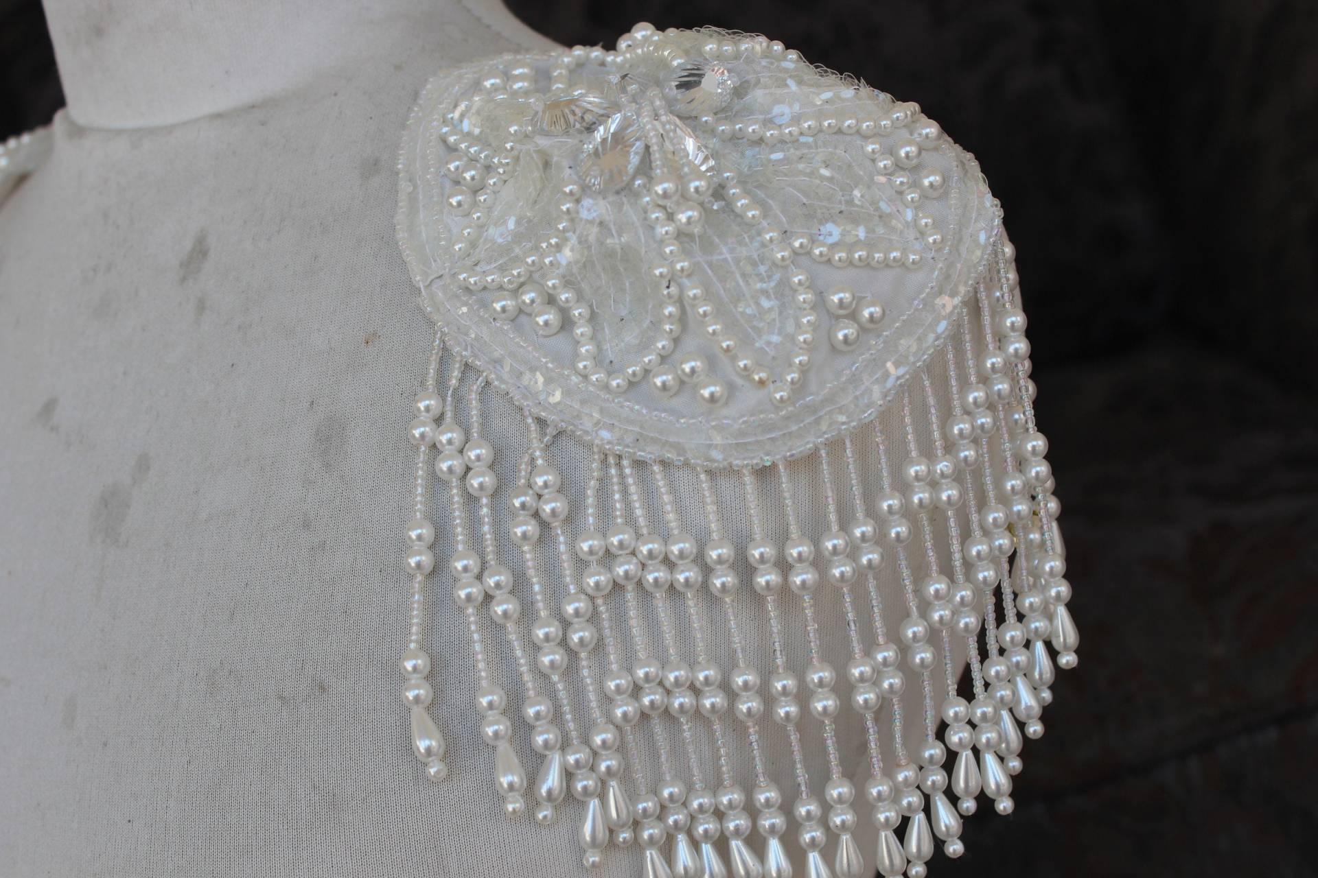 Niedliche Perlen Und Gestickte Applikation Mit Fortlaufender Weißer Farbe 1 Stück 13 cm Durchmesser 10 Lange Perlenapplikation von CraftsWarehouseHub