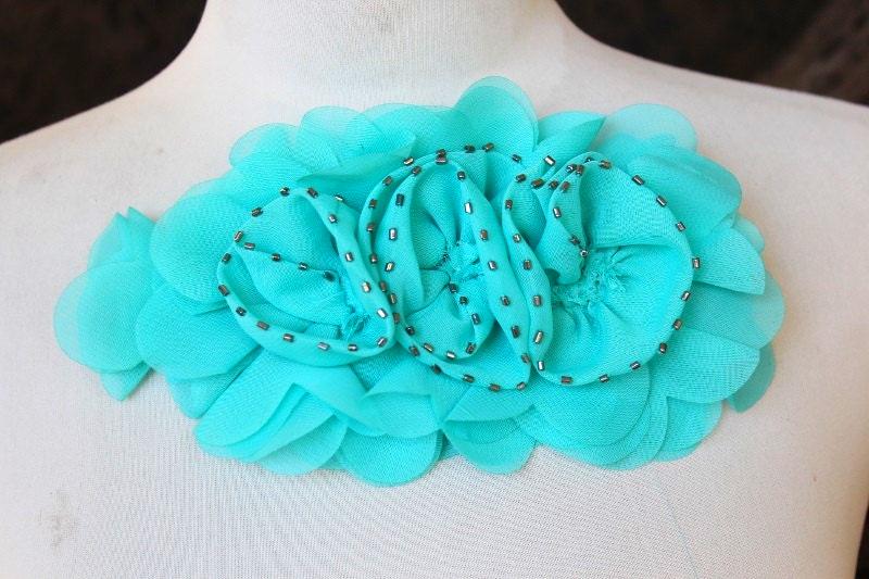 Niedliche Perlenapplikation Mit Chiffonblumen von CraftsWarehouseHub