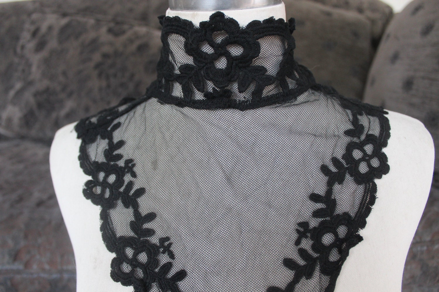 Niedliche Venedig Applikation Schwarz Farbe Vorne Und Hinten 1 Stück Niedliche Venedig Applikation Schwarz Farbe Vorne Und Hinten 1 Stück von CraftsWarehouseHub