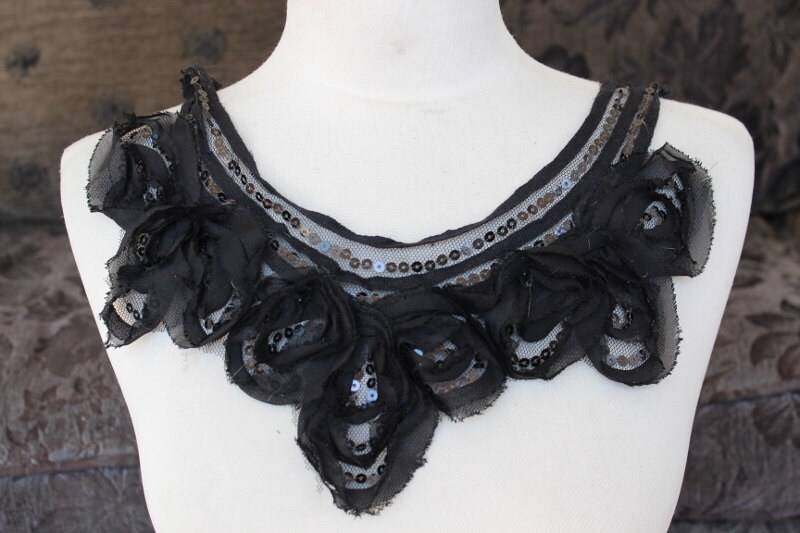 Niedlichen Bestickten Chiffon Blumen Applikation Mit Pailletten 1 Stück Angebot von CraftsWarehouseHub