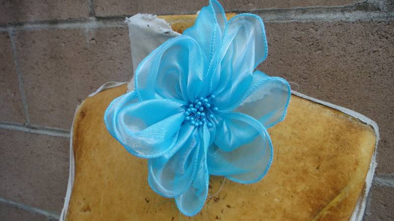 Niedlichen Organza Blume 1 Stück Angebot 4 Zoll Breit von CraftsWarehouseHub