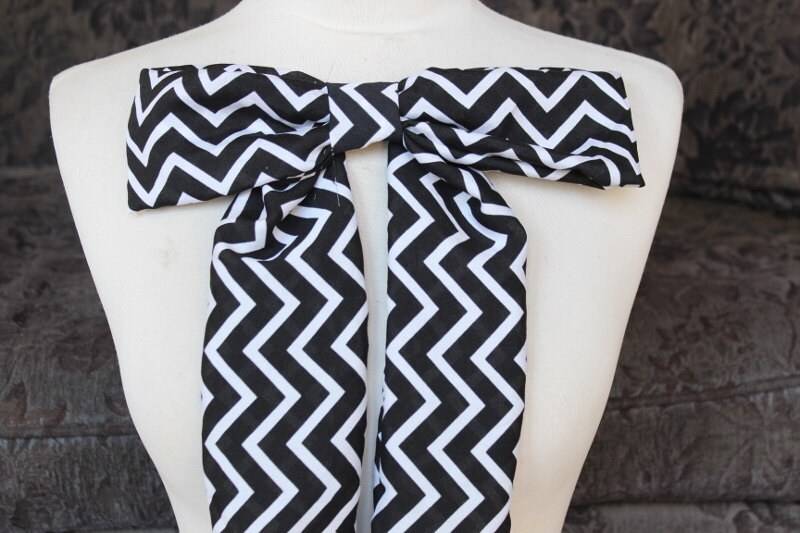 Schleife Mit Zick-Zack Druckfarbe Schwarz Und Weiß von CraftsWarehouseHub