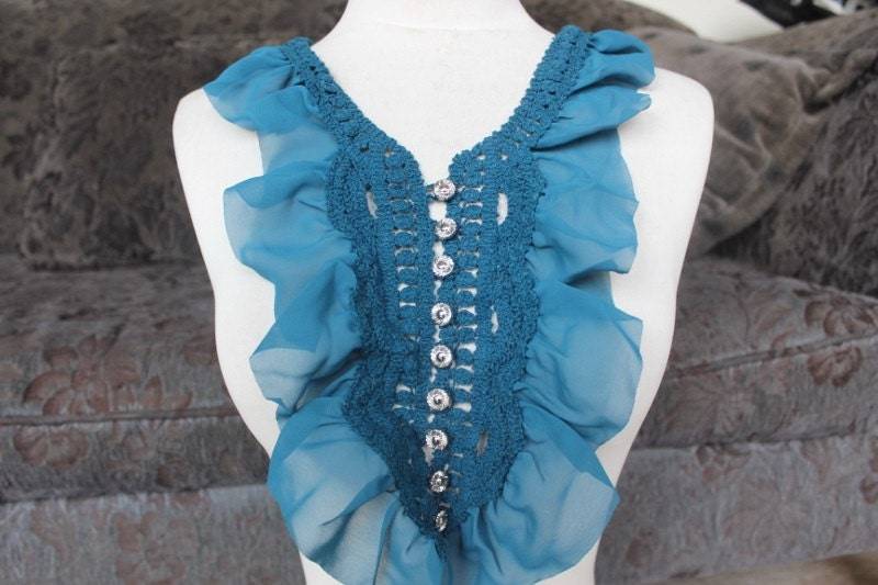 Schöne Applikation Mit Rüschen 1 Stück Angebot 25 Zoll Breit An Den Hals 20 1/2 Lang Von Der Schulter Nach Unten von CraftsWarehouseHub