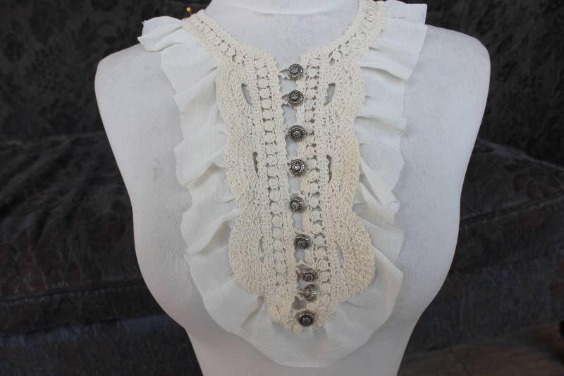 Schöne Applikation Mit Rüschen 1 Stück Angebot 25 Zoll Breit An Den Hals 21 Lang Von Der Schulter Bis 8 in Mitte von CraftsWarehouseHub