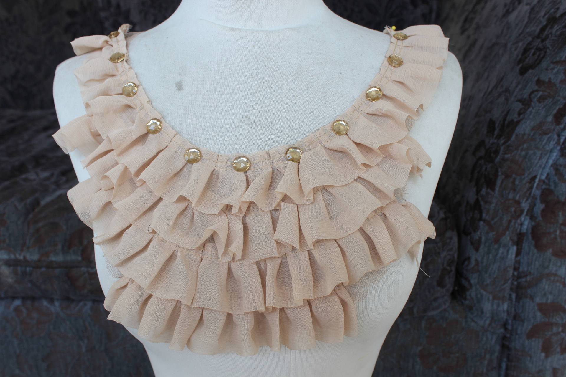 Schöne Perlen Rüschen Applikationen Joch Creme Farbe 1 Stück Angebot von CraftsWarehouseHub