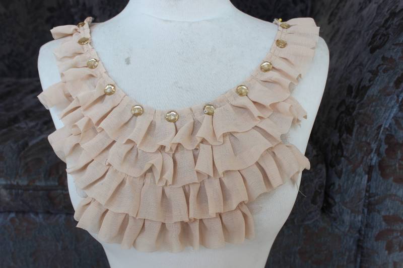 Schöne Perlen Rüschen Applikationen Joch Creme Farbe 1 Stück Angebot von CraftsWarehouseHub