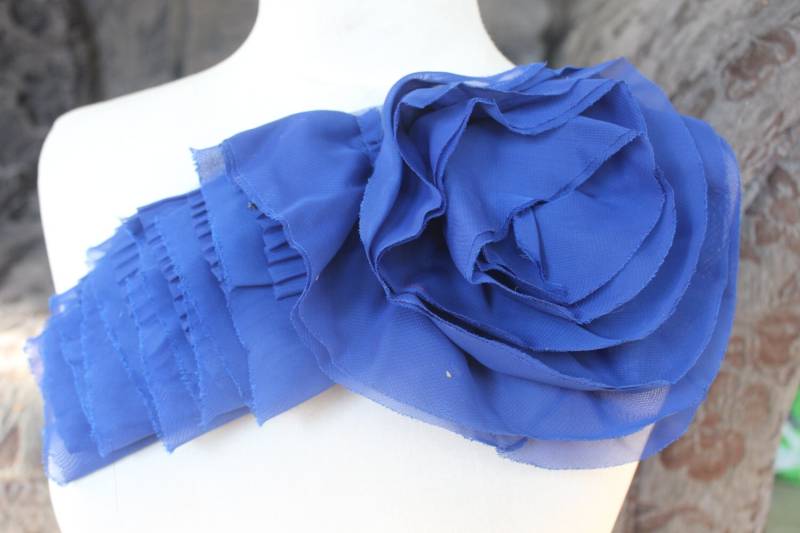 Schöne Rüschen Applikation Joch Royalblau 1 Stück Angebot von CraftsWarehouseHub