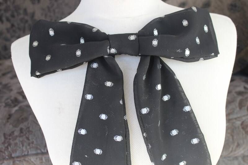 Schwarze Chiffon Schleife Farbe Mit Polka Dot Print Silber von CraftsWarehouseHub