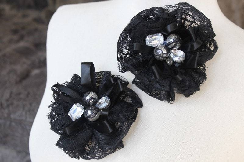 Schwarze Farbe Perlen Spitze Blume Mit Pin Und Clip Zurück Strass Schwarze Farbe Perlen Spitze Blume Mit Pin Und Clip Zurück Strass von CraftsWarehouseHub