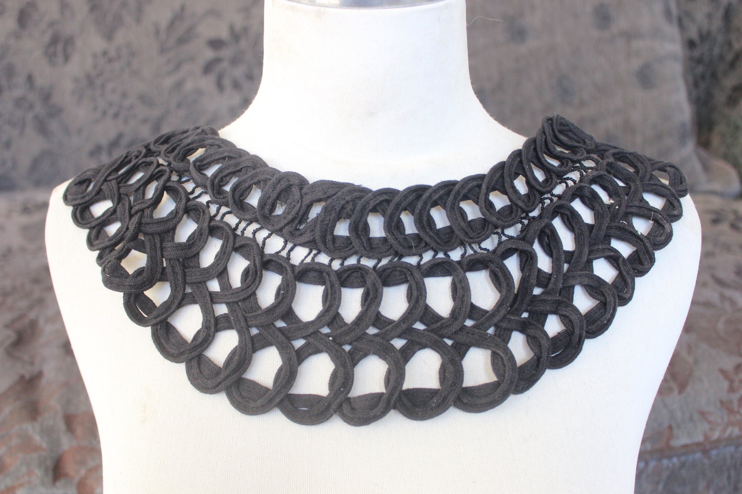 Schwarze Farbe Stickapplikationen von CraftsWarehouseHub