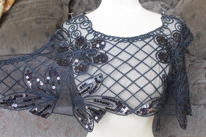 Süße Bestickt Applikationen Mit Pailletten Große Größe 1 Stück Angebot 20 Zoll Um Den Hals 5 1/2 Breit An Der Schulter von CraftsWarehouseHub