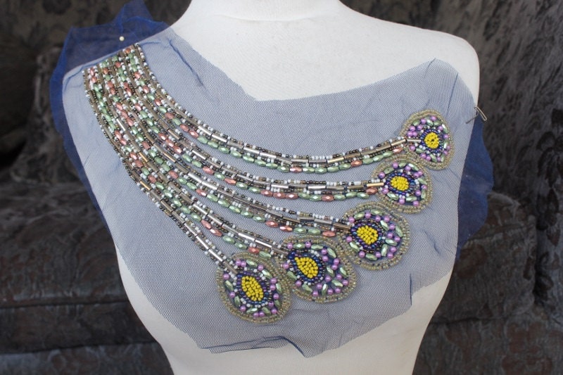 Süße Bestickt Und Perlen Applikation 1 Stück Auflistung 2 Zoll Breit Am Kurzen Ende 9 Langen 10 Lang von CraftsWarehouseHub