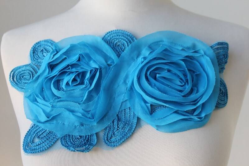 Süße Bestickte Blume Applikation Blaue Farbe von CraftsWarehouseHub