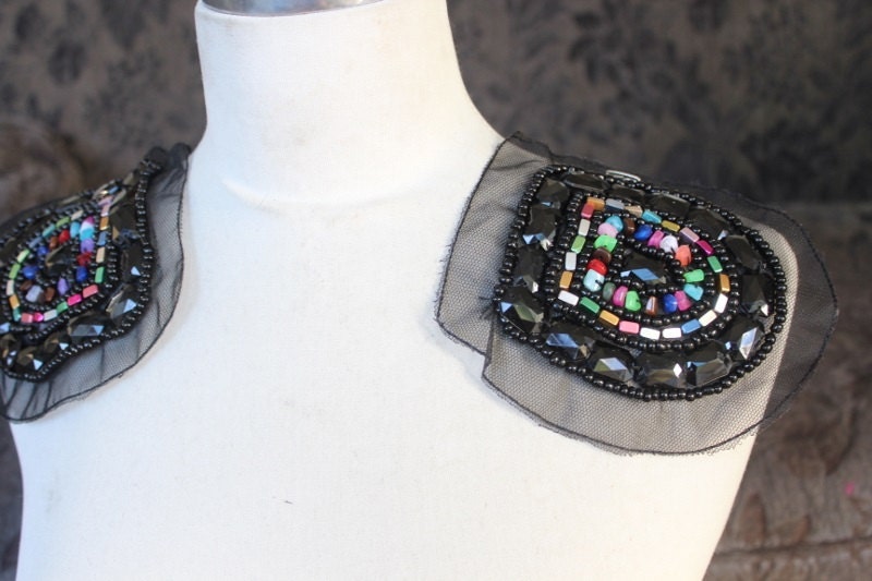 Süße Bestickte Und Perlen Applikation 2 Stück Auflistung 4 Zoll Lang 3 1/2 Breit von CraftsWarehouseHub