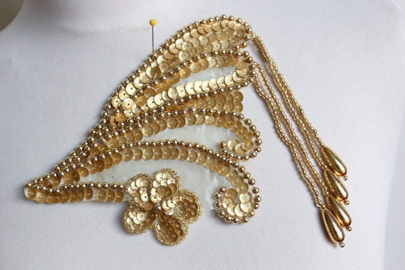 Süße Bestickte Und Perlen Applikation Mit Pailletten Gold Farbe 1 Stück Auflistung Süße Bestickte Und Perlen Applikation Mit Pailletten Gold Farbe 1 Stück Auflistung von CraftsWarehouseHub