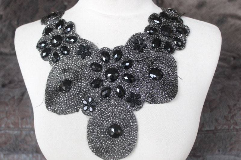 Süße Bestickte Und Perlen Applikation Schwarz Farbe 1 Stück Auflistung von CraftsWarehouseHub