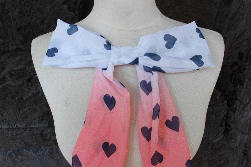 Süße Chiffon Schleife Mit Herz-Druck von CraftsWarehouseHub