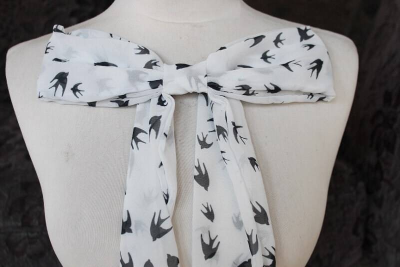 Süße Chiffonschleife Mit Vogelaufdruck von CraftsWarehouseHub