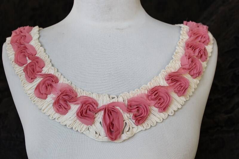 Süße Gestickte Applikationen Mit Chiffon Blumen 21 Zoll Lang Von Schulter Zu 2 Breit Süße Gestickte Applikationen Mit Chiffon Blumen 21 Zoll Lang Von Schulter Zu 2 Breit von CraftsWarehouseHub