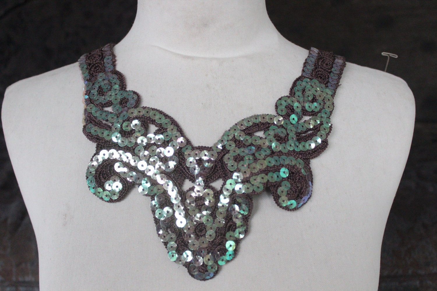 Süße Gestickte Applikationen Mit Pailletten 1 Stück Angebot von CraftsWarehouseHub