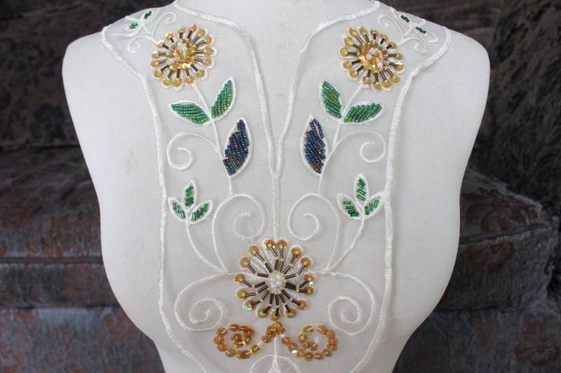 Süße Gestickte Und Perlenbesetzte Weiße Organza-Blütenapplikation/Perlenapplikation Nähapplikation von CraftsWarehouseHub