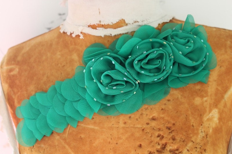 Süße Perlen Rüschen Chiffon Blumen Applikation Grüne Farbe von CraftsWarehouseHub