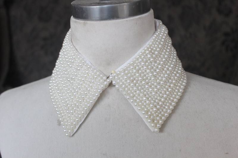 Süße Perlen Und Gestickte Applikation, Die Weiße Farbe von CraftsWarehouseHub