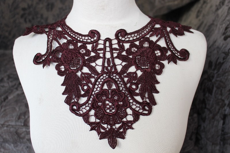 Süße Venedig Applikation 1 Stück Angebot 15 1/2 Zoll Breit An Der Hals 6 Lang Mitte Unten von CraftsWarehouseHub