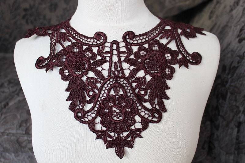 Süße Venedig Applikation 1 Stück Angebot 15 1/2 Zoll Breit An Der Hals 6 Lang Mitte Unten von CraftsWarehouseHub