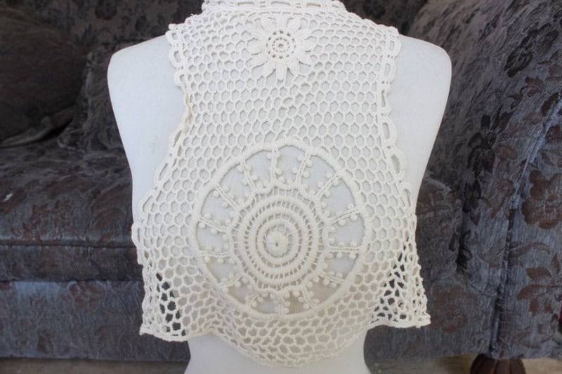 Süße Venedig Applikation Elfenbein Farbe 1 Stück Auflistung von CraftsWarehouseHub