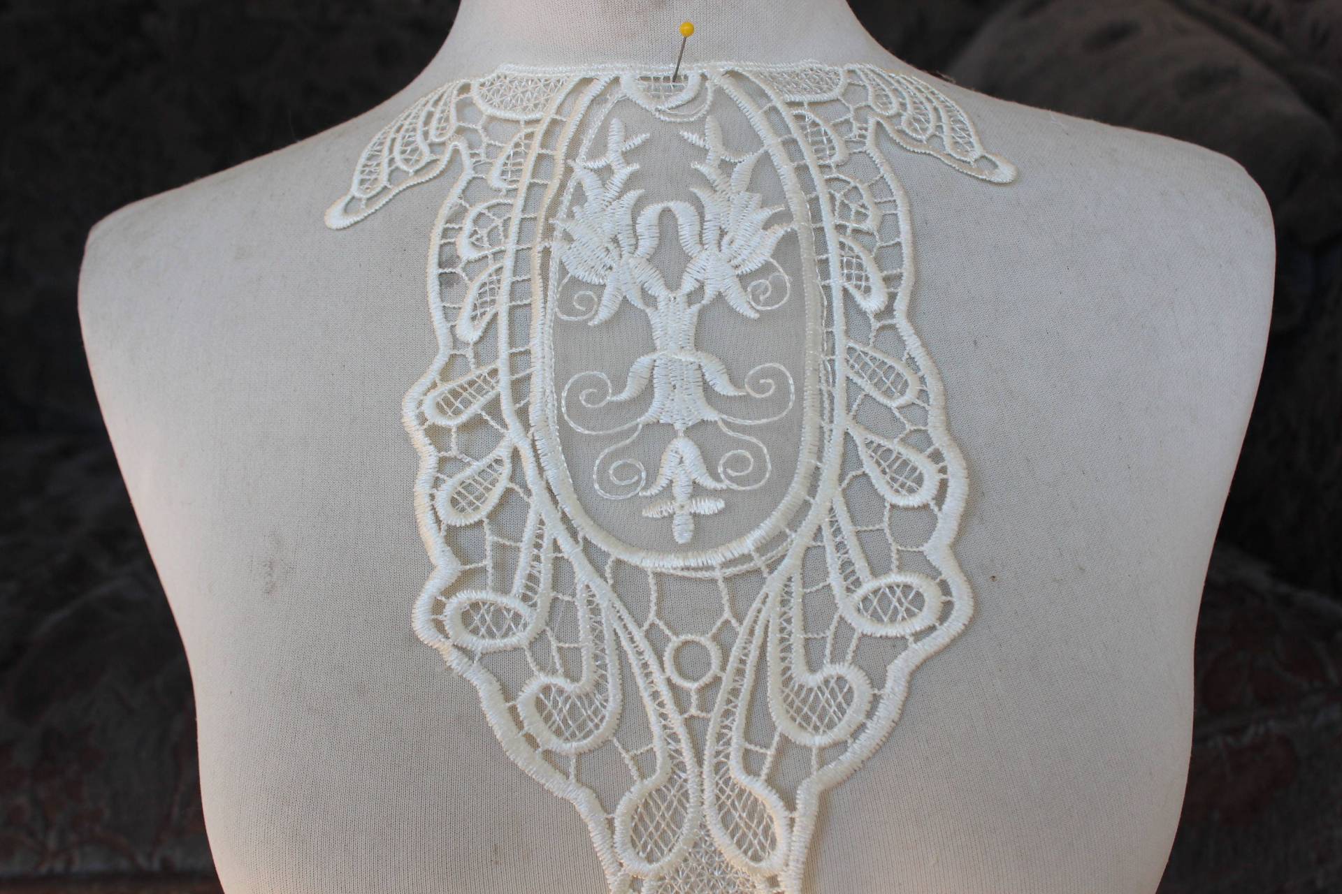 Süße Venedig Applikation Weiße Farbe 1 Stück Angebot Süße Venedig Applikation Weiße Farbe 1 Stück Angebot von CraftsWarehouseHub