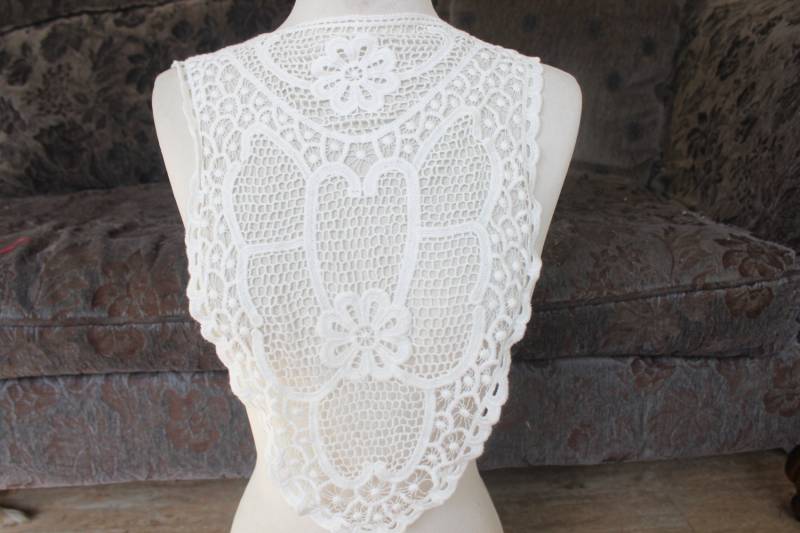 Süße Venedig Applikation Weiße Farbe 1 Stück Angebot von CraftsWarehouseHub