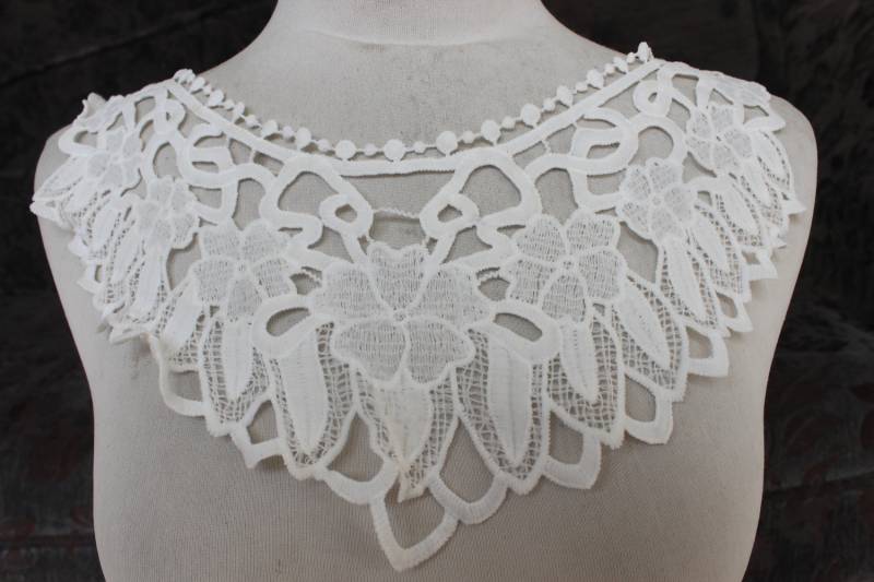 Süße Venedig Applikation Weiße Farbe 1 Stück Angebot von CraftsWarehouseHub