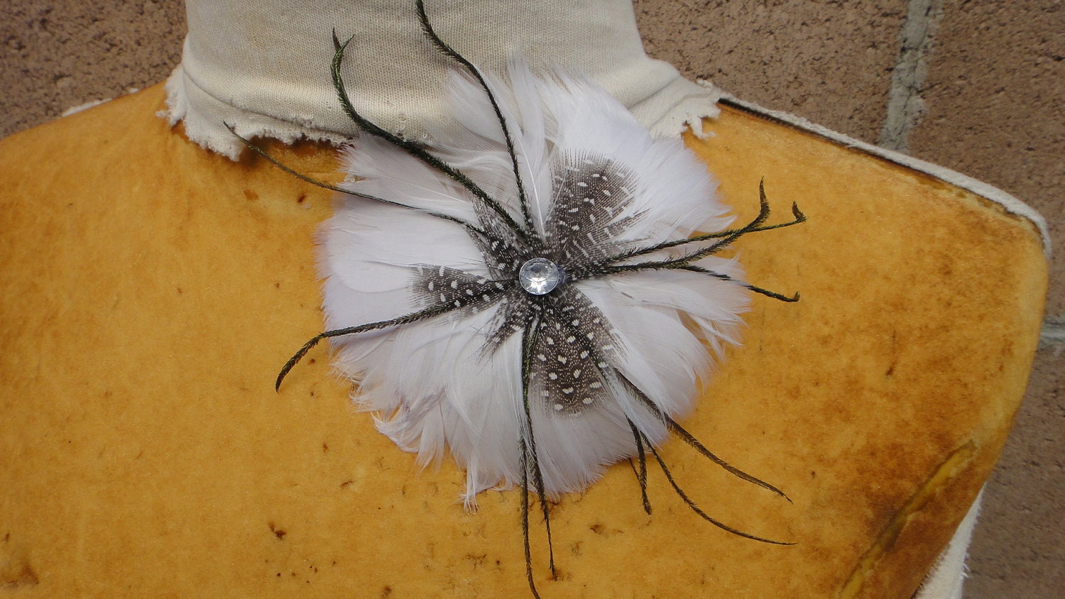 Weiße Farbe Feder Blume Mit Stift von CraftsWarehouseHub