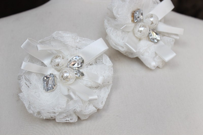 Weiße Farbe Perlen Spitze Blume Mit Pin Und Clip Rücken Rhinestones1 Stück Angebot Weiße Farbe Perlen Spitze Blume Mit Pin Und Clip Rücken Rhinestones1 Stück Angebot von CraftsWarehouseHub