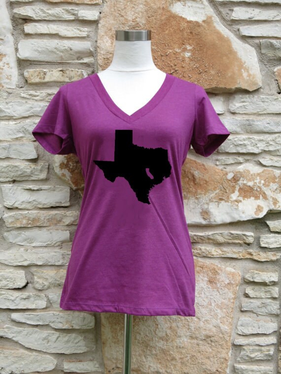 California in Austin Texas Frauen V-Ausschnitt Shirt California in Austin Texas Frauen V-Ausschnitt Shirt von CraftsbyCasaverde