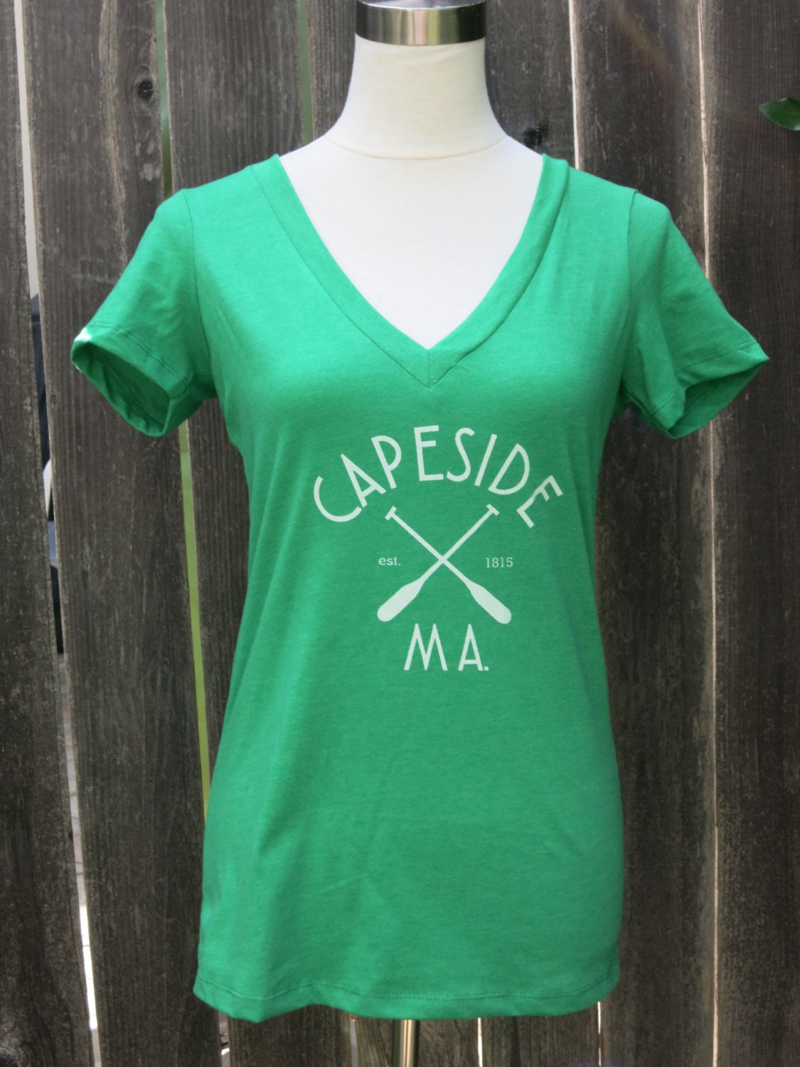 Capside Ma. Frauen V-Ausschnitt Siebdruck Shirt Capside Ma. Frauen V-Ausschnitt Siebdruck Shirt von CraftsbyCasaverde