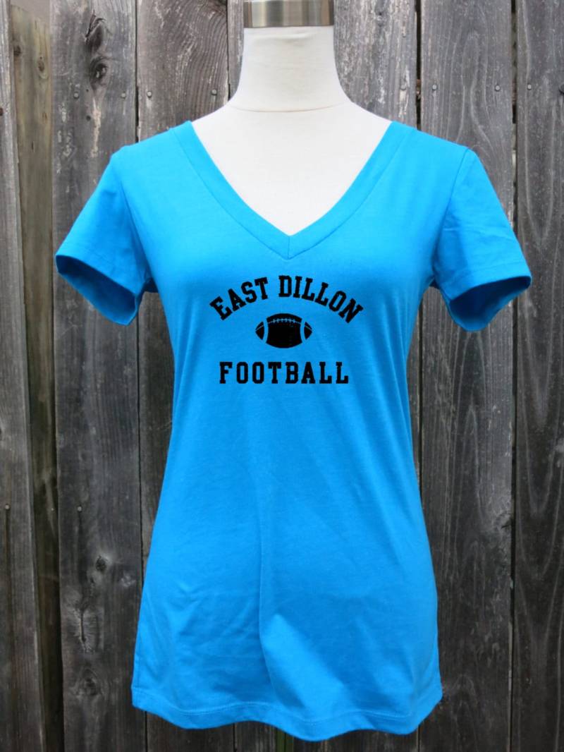 East Dillon Fußball Frauen V-Ausschnitt Shirt East Dillon Fußball Frauen V-Ausschnitt Shirt von CraftsbyCasaverde