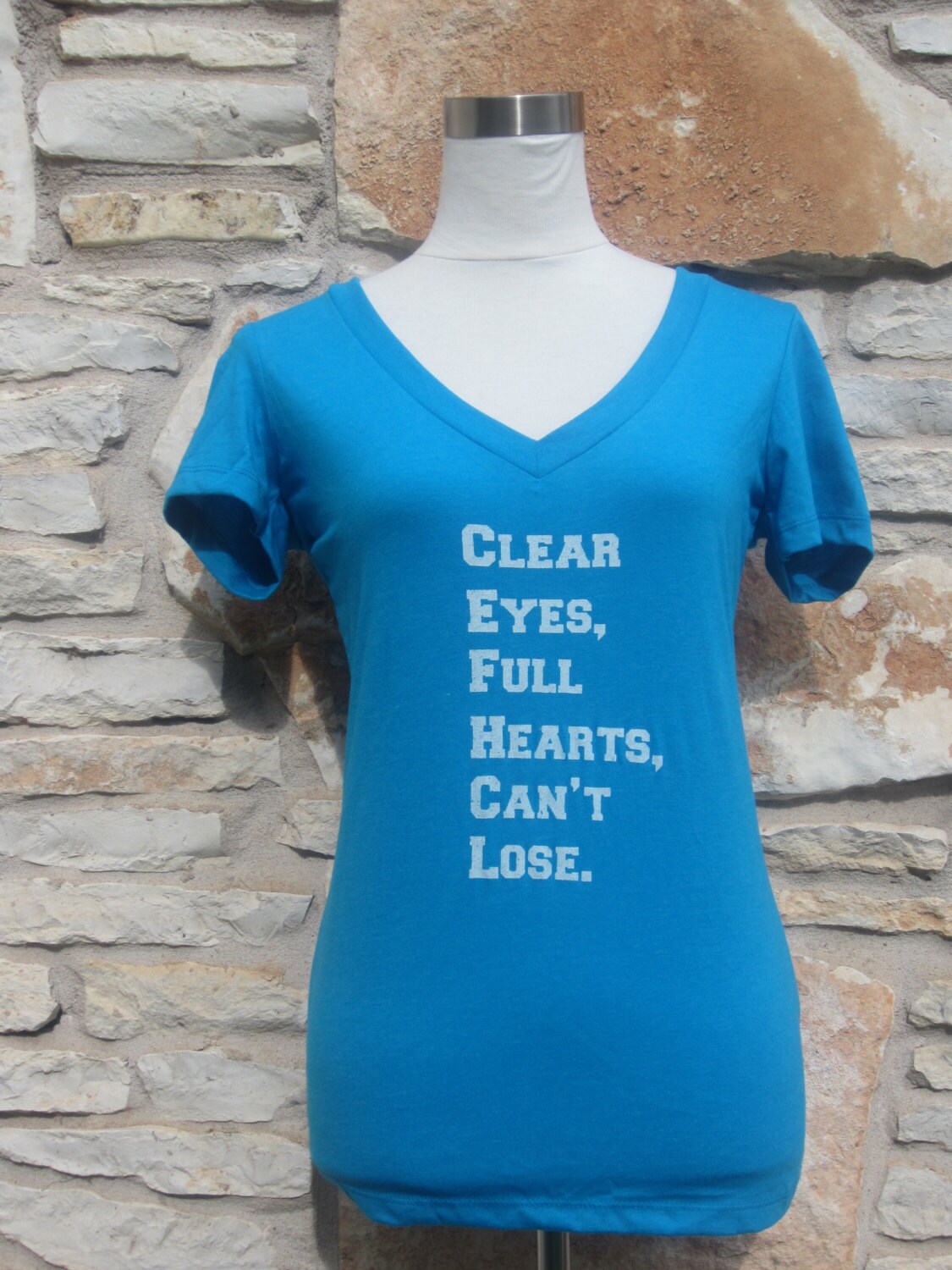 Klare Augen Voller Herzen Frauen Vneck Shirt Klare Augen Voller Herzen Frauen Vneck Shirt von CraftsbyCasaverde