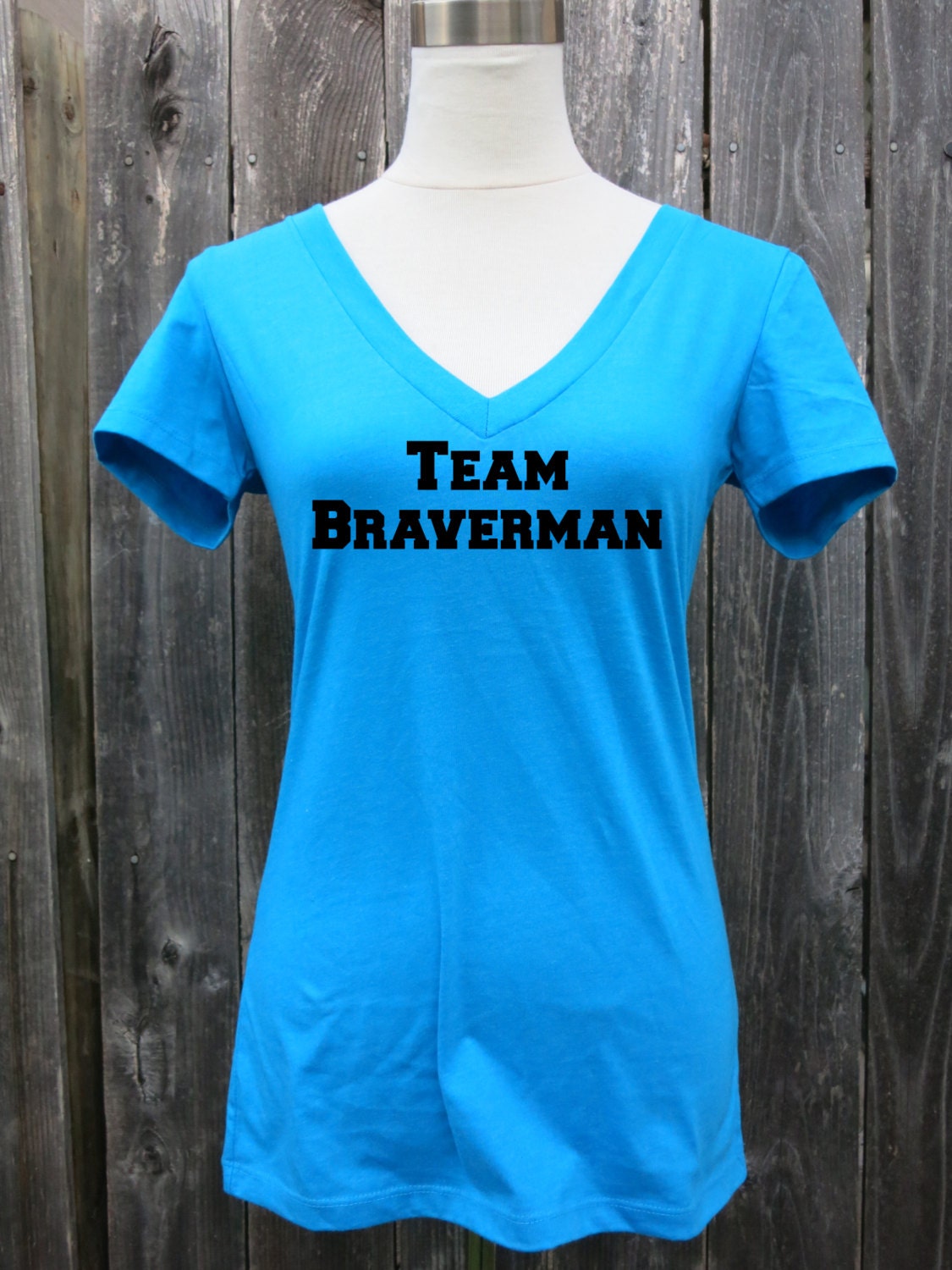 Team Braverman Elternschaft Frauen V-Ausschnitt Siebdruck Shirt Team Braverman Elternschaft Frauen V-Ausschnitt Siebdruck Shirt von CraftsbyCasaverde